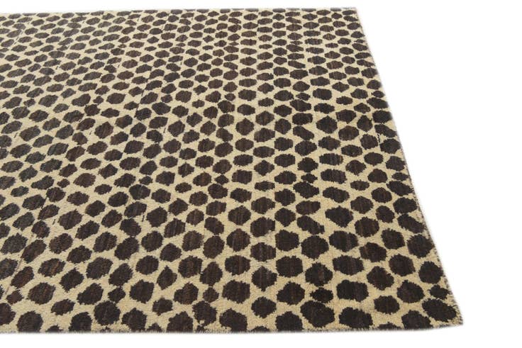 Detail image of 6' 5 x 9' 10 Hand Knotted Darya Wool Rug