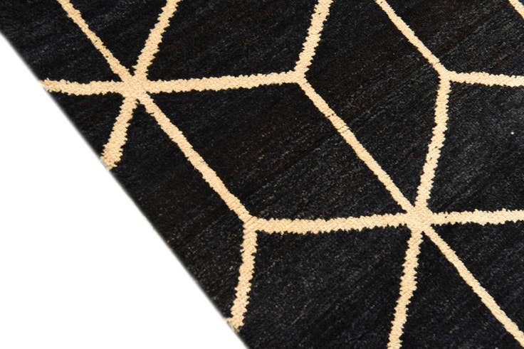 Detail image of 6' 7 x 9' 9 Hand Knotted Darya Wool Rug