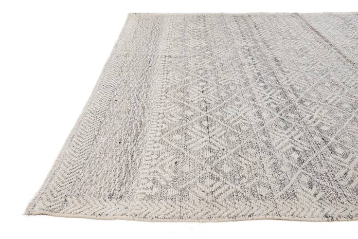 Detail image of 8' 2 x 10' Hand Knotted Darya Wool Rug