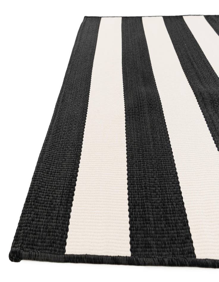 Detail image of 5' 1 x 7' Easy-Clean Eco Verse Washable Indoor / Outdoor Rug