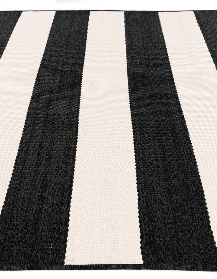 Detail image of 5' 1 x 7' Easy-Clean Eco Verse Washable Indoor / Outdoor Rug