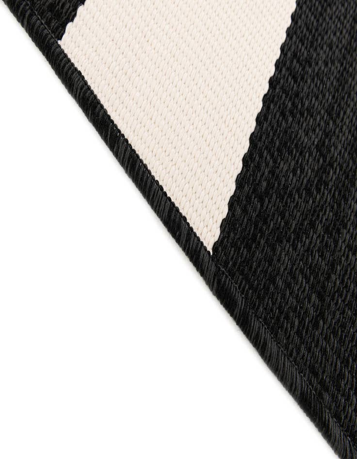 Detail image of 5' 1 x 7' Easy-Clean Eco Verse Washable Indoor / Outdoor Rug