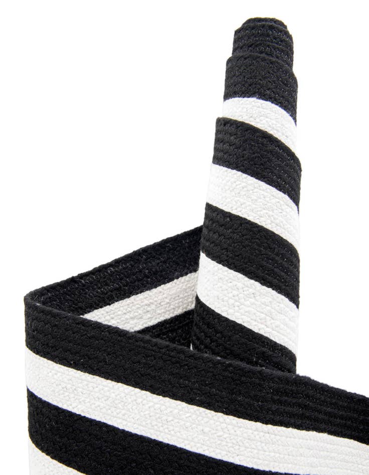 Detail image of 4' 1 x 6' 1 Easy-Clean Eco Verse Washable Indoor / Outdoor Rug