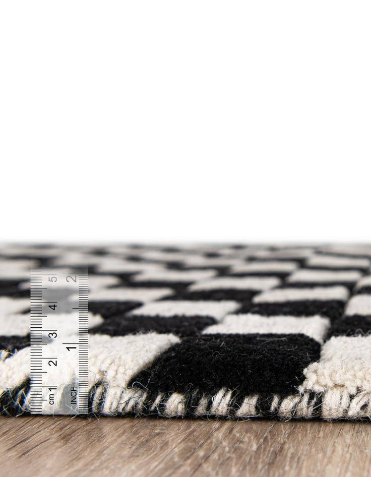 Detail image of 2' 1 x 3' Hand Tufted Wool Rug