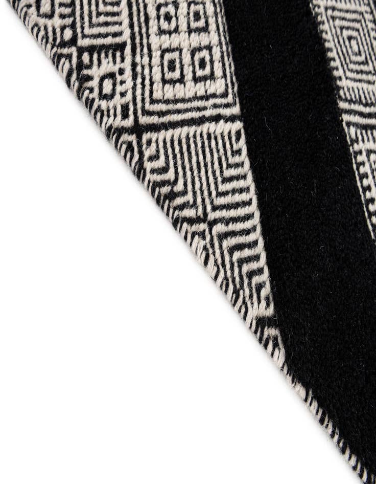 Detail image of 5' 1 x 8'  Hand Woven Hand Woven Rug