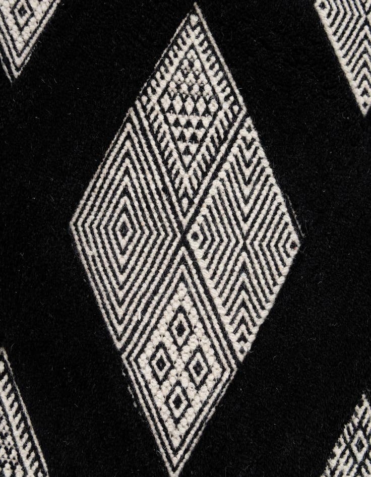 Detail image of 5' 1 x 8'  Hand Woven Hand Woven Rug