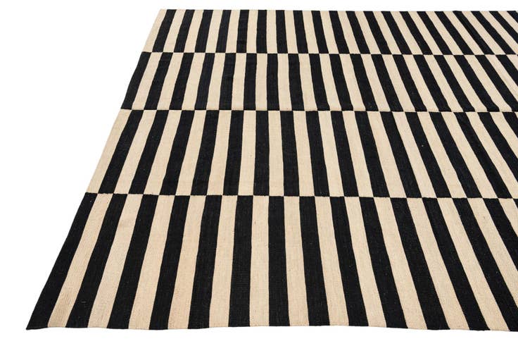 Detail image of 8' 3 x 11' 1 Hand Woven Kilim Modern Wool Rug