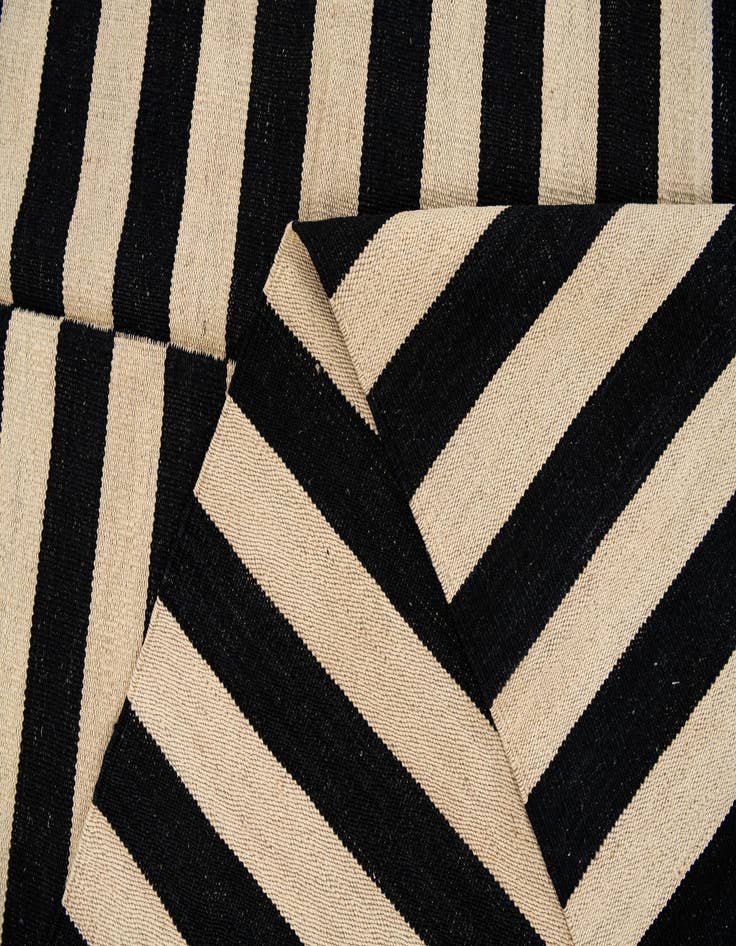 Detail image of 8' 3 x 11' 1  Hand Woven Kilim Modern Wool Rug