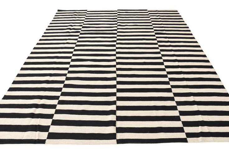 Detail image of 8' 4 x 9' 8 Hand Woven Kilim Modern Wool Rug