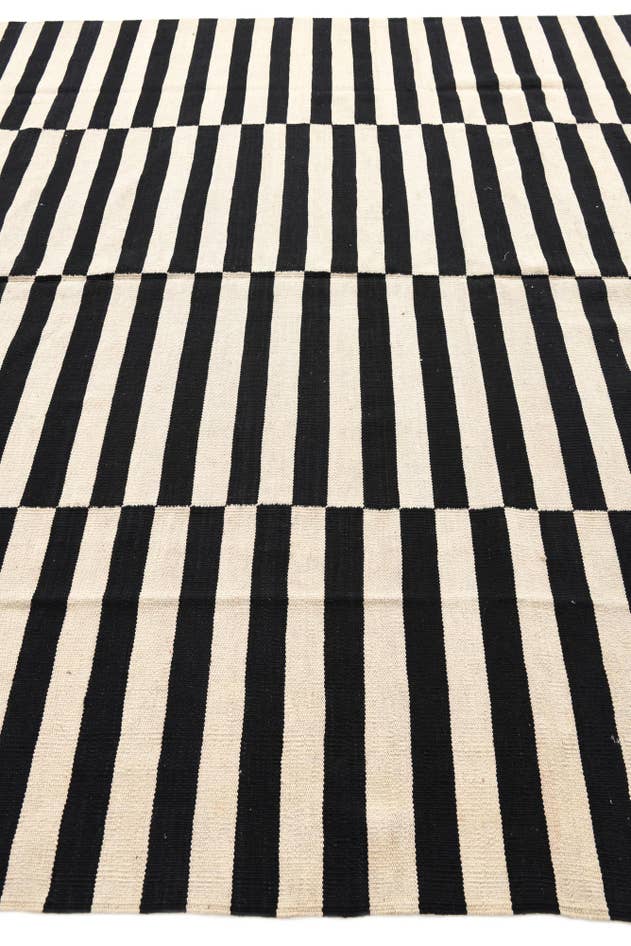 Detail image of 8' 4 x 9' 8 Hand Woven Kilim Modern Wool Rug