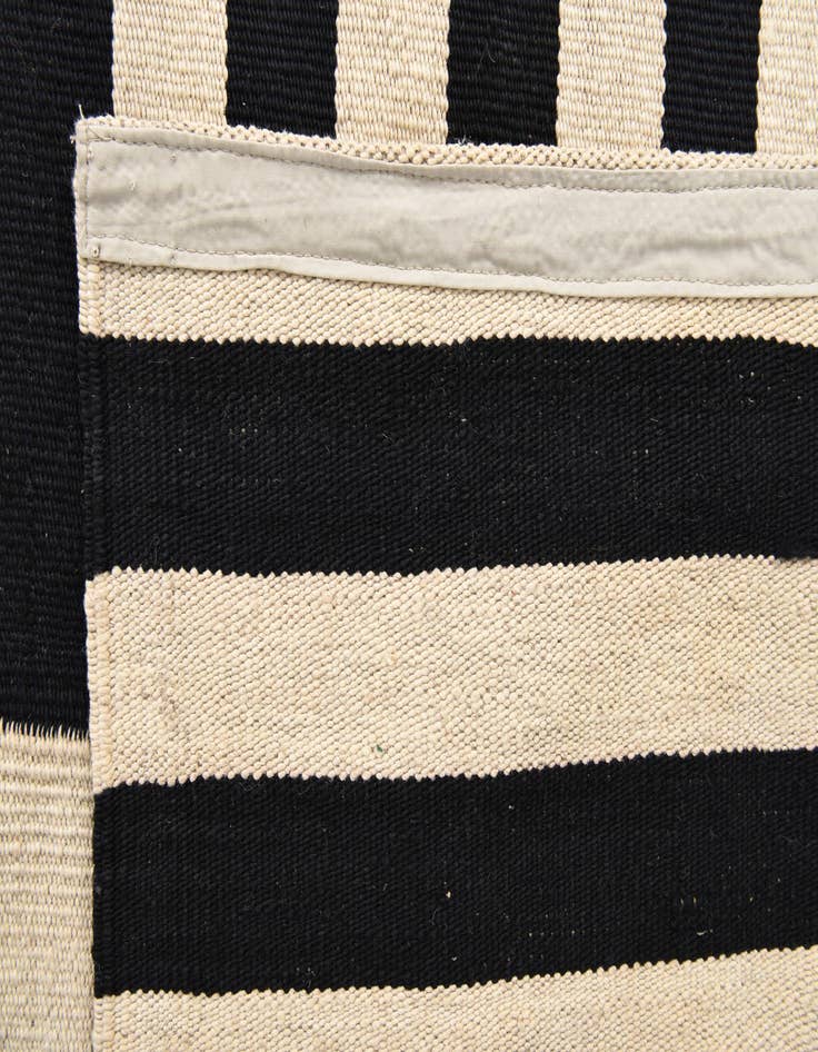 Detail image of 8' 4 x 9' 8  Hand Woven Kilim Modern Wool Rug