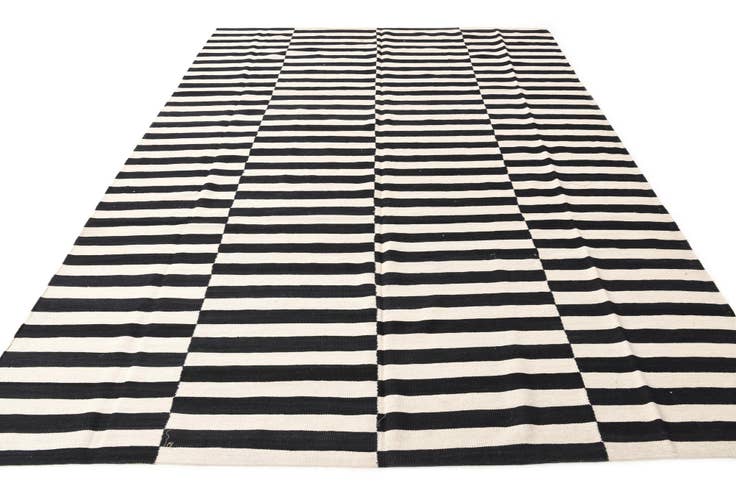 Detail image of 8' 2 x 11' 3 Hand Woven Kilim Modern Wool Rug