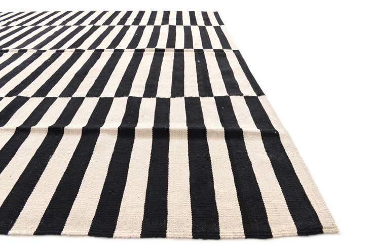 Detail image of 8' 2 x 11' 3 Hand Woven Kilim Modern Wool Rug