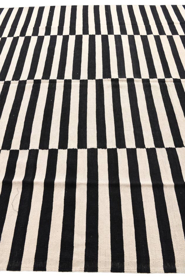 Detail image of 8' 2 x 11' 3 Hand Woven Kilim Modern Wool Rug