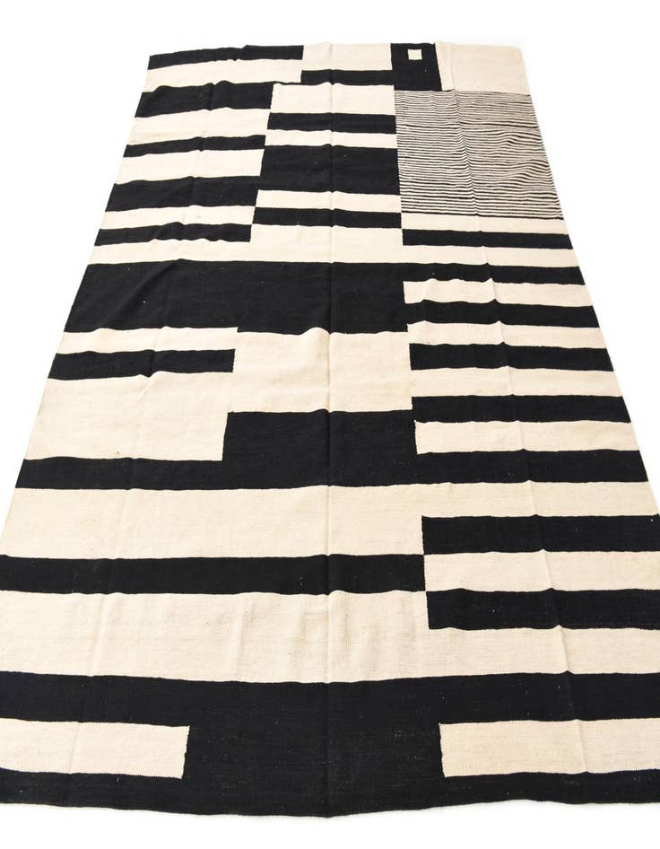 Detail image of 8' 7 x 10'  Hand Woven Kilim Modern Wool Rug