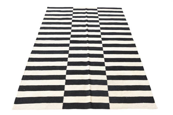 Detail image of 4' 2 x 5' 10 Hand Woven Kilim Modern Wool Rug