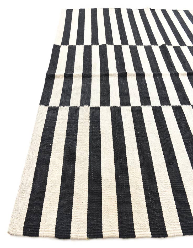 Detail image of 4' 2 x 5' 10  Hand Woven Kilim Modern Wool Rug