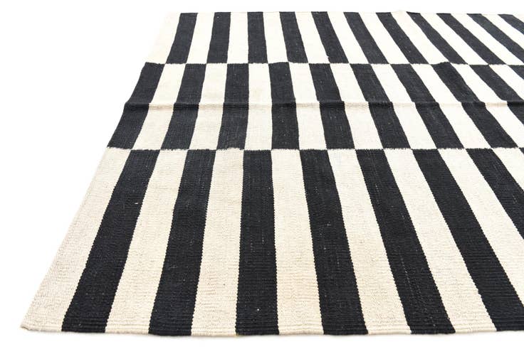 Detail image of 4' 2 x 5' 10 Hand Woven Kilim Modern Wool Rug