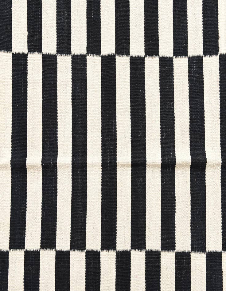 Detail image of 4' 2 x 5' 10  Hand Woven Kilim Modern Wool Rug