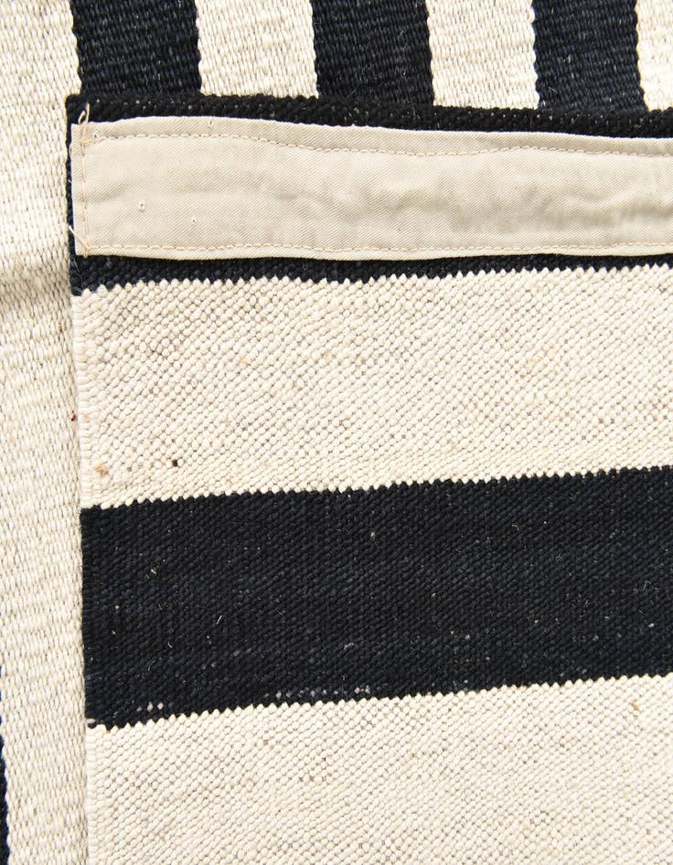 Detail image of 4' 2 x 5' 10  Hand Woven Kilim Modern Wool Rug