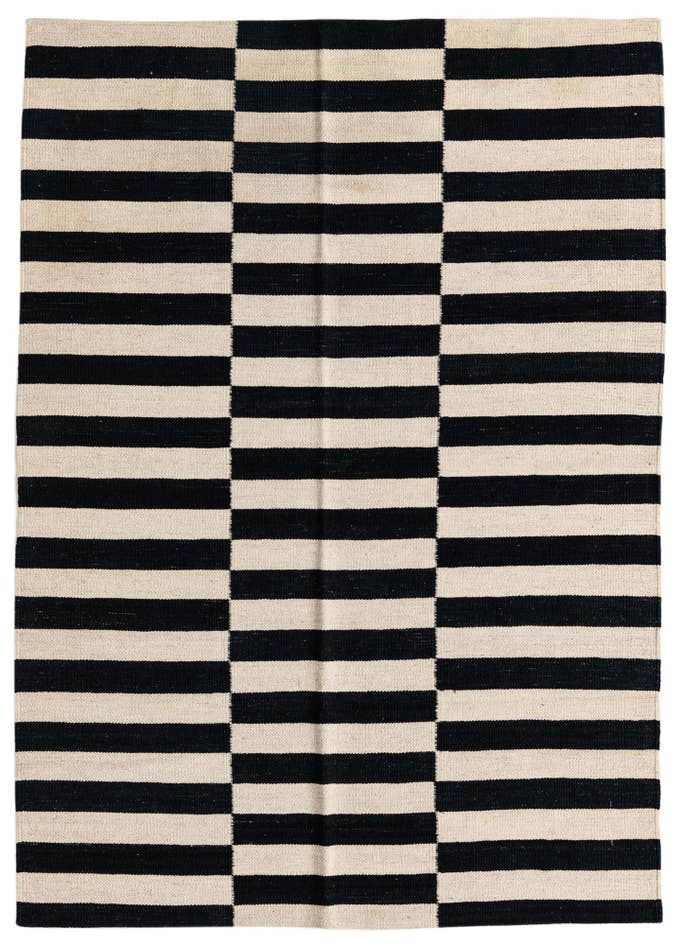 Detail image of 4' 2 x 5' 10 Hand Woven Kilim Modern Wool Rug