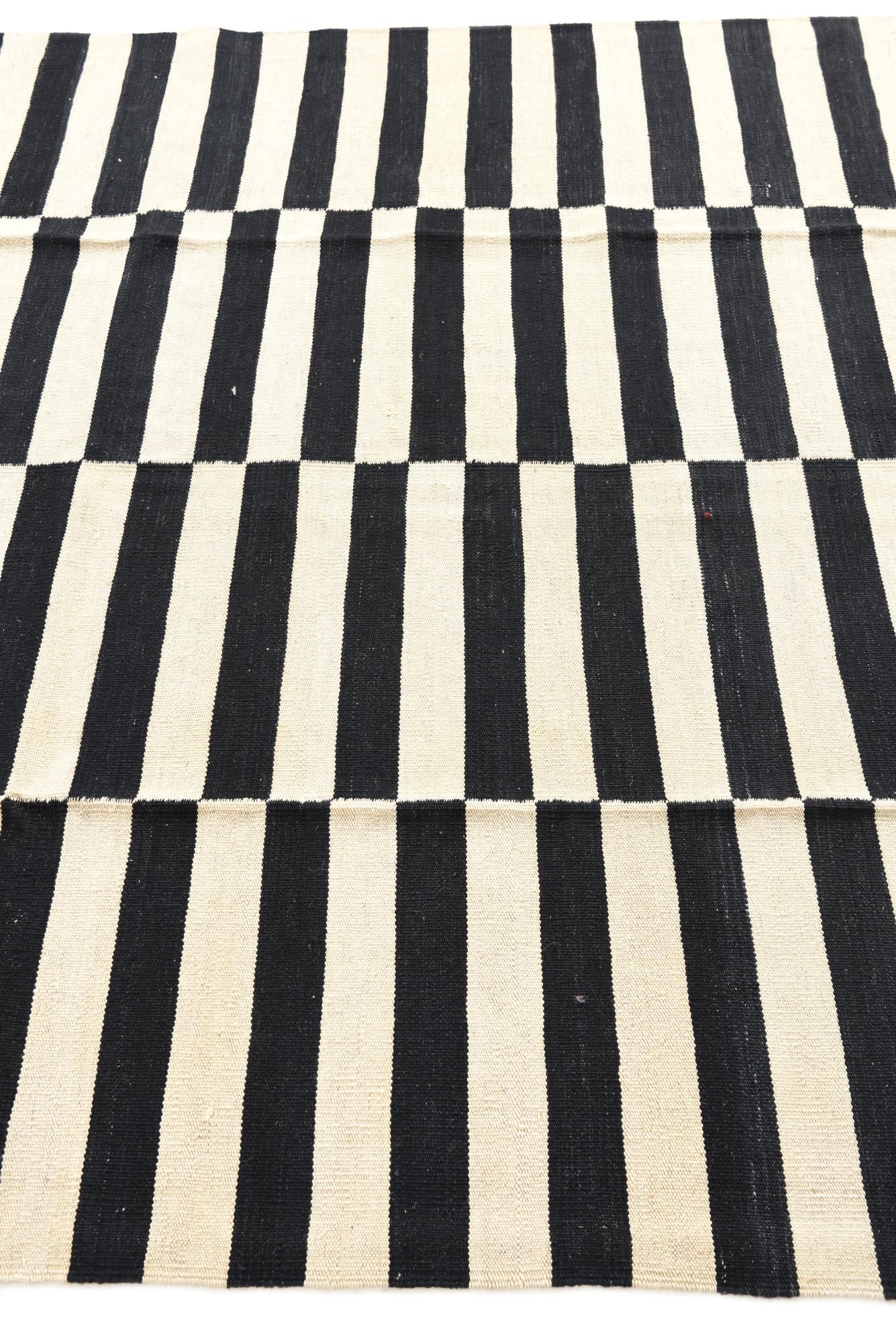 5' 7 x 7' 10 Hand Woven Kilim Modern Wool Rug