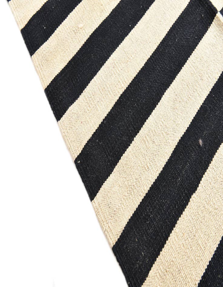 Detail image of 5' 7 x 7' 10  Hand Woven Kilim Modern Wool Rug