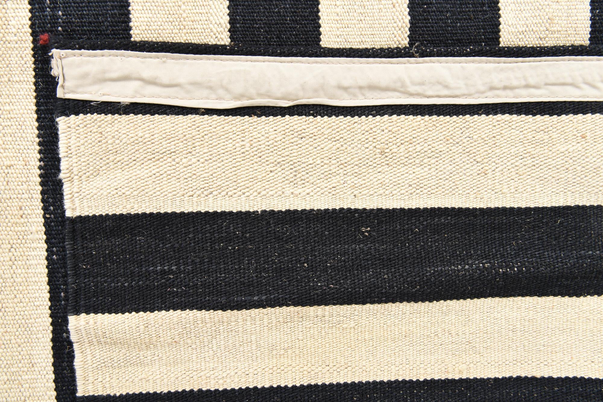 5' 7 x 7' 10 Hand Woven Kilim Modern Wool Rug