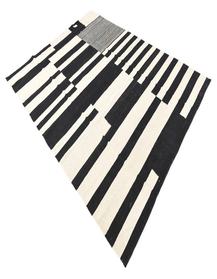 Detail image of 5' 9 x 7' 9  Hand Woven Kilim Modern Wool Rug