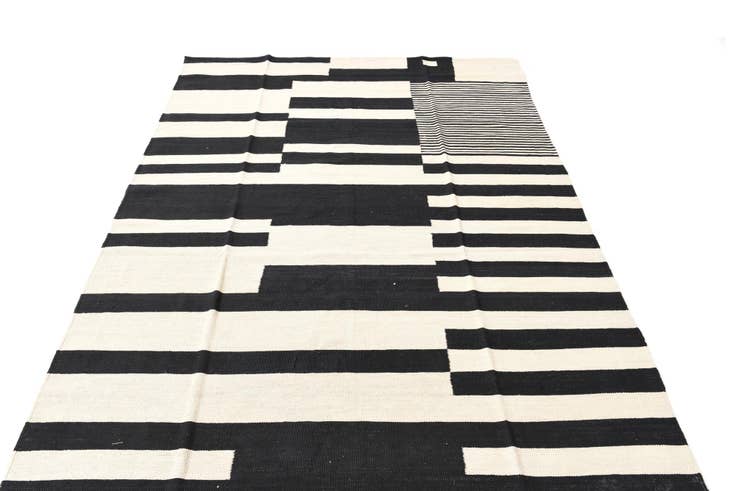 Detail image of 5' 9 x 7' 9 Hand Woven Kilim Modern Wool Rug