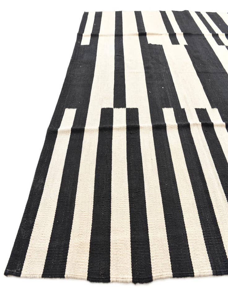 Detail image of 5' 9 x 7' 9  Hand Woven Kilim Modern Wool Rug