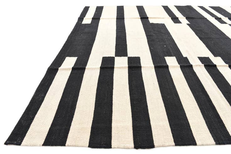Detail image of 5' 9 x 7' 9 Hand Woven Kilim Modern Wool Rug