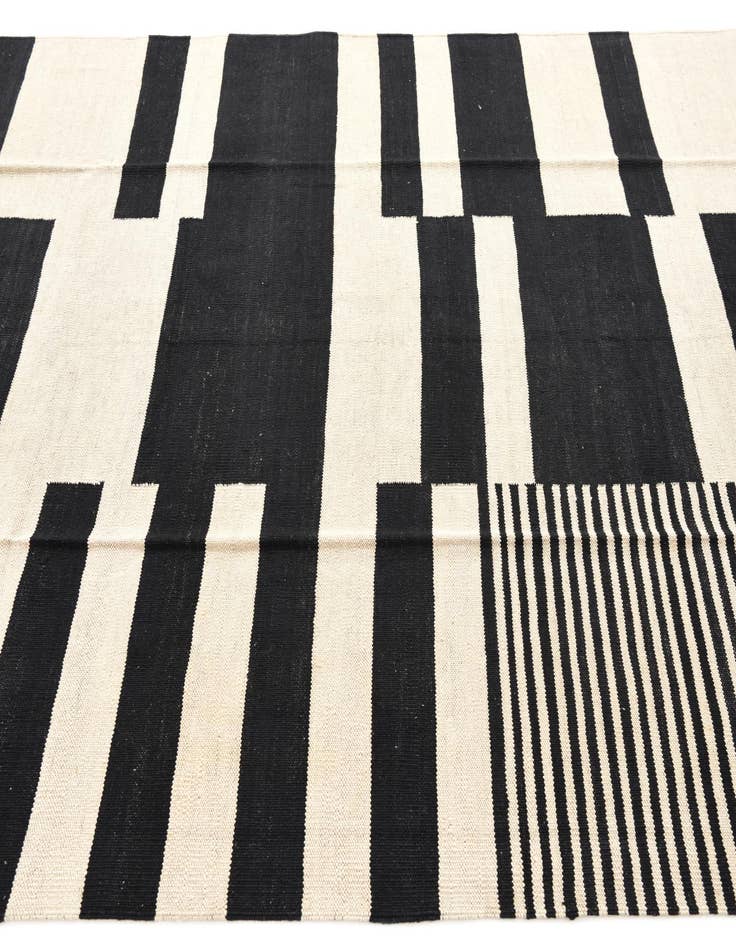 Detail image of 5' 9 x 7' 9  Hand Woven Kilim Modern Wool Rug