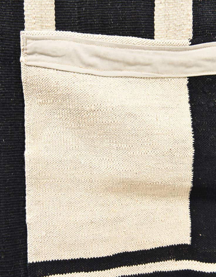 Detail image of 5' 9 x 7' 9  Hand Woven Kilim Modern Wool Rug