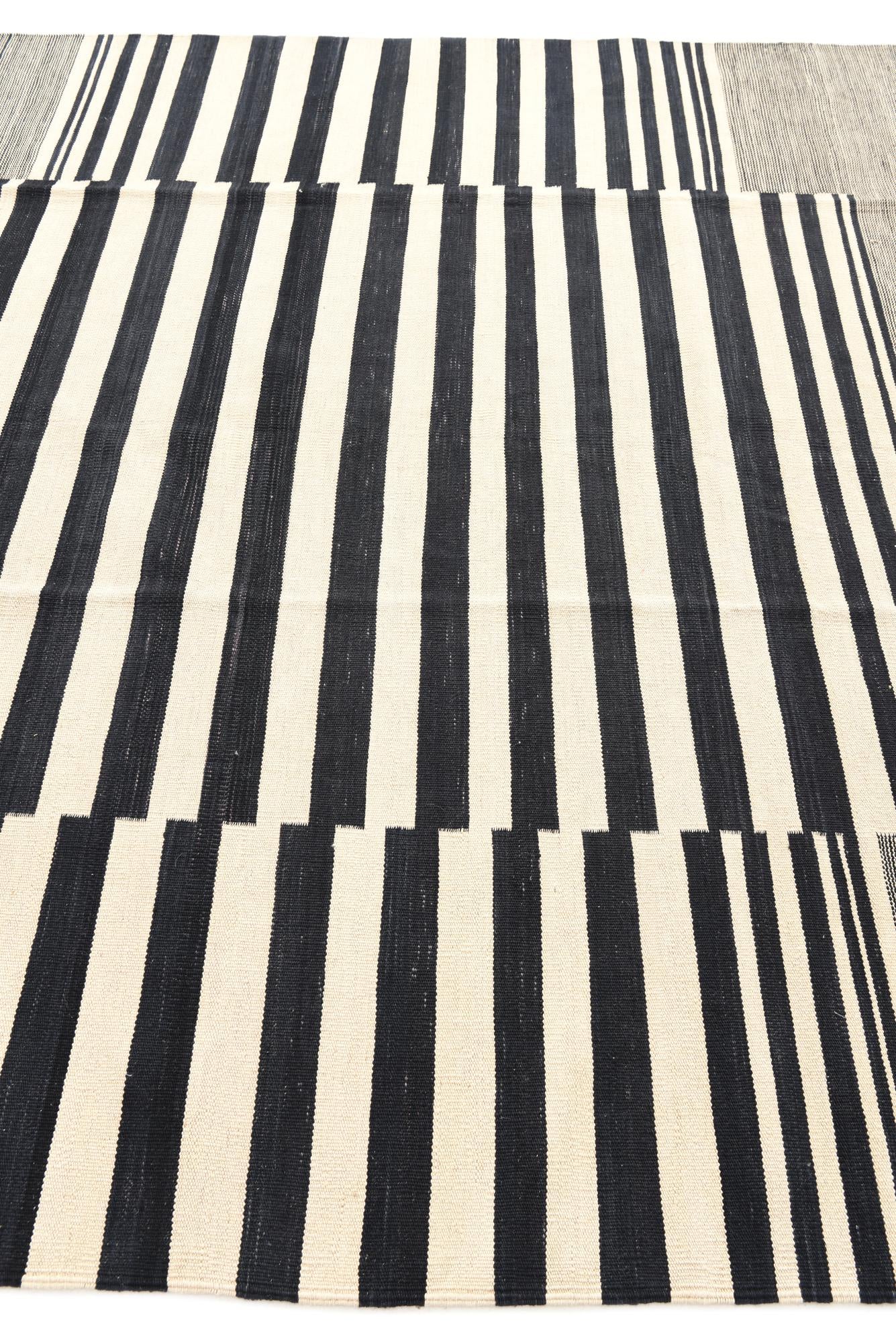 6' 10 x 9' 8 Hand Woven Kilim Modern Wool Rug