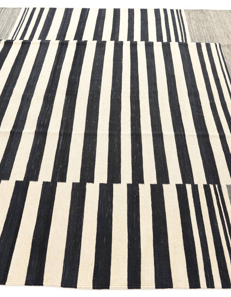 Detail image of 6' 10 x 9' 8  Hand Woven Kilim Modern Wool Rug