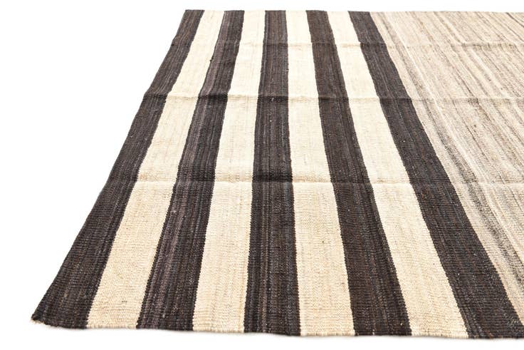 Detail image of 4' 2 x 5' 10 Hand Woven Kilim Modern Wool Rug