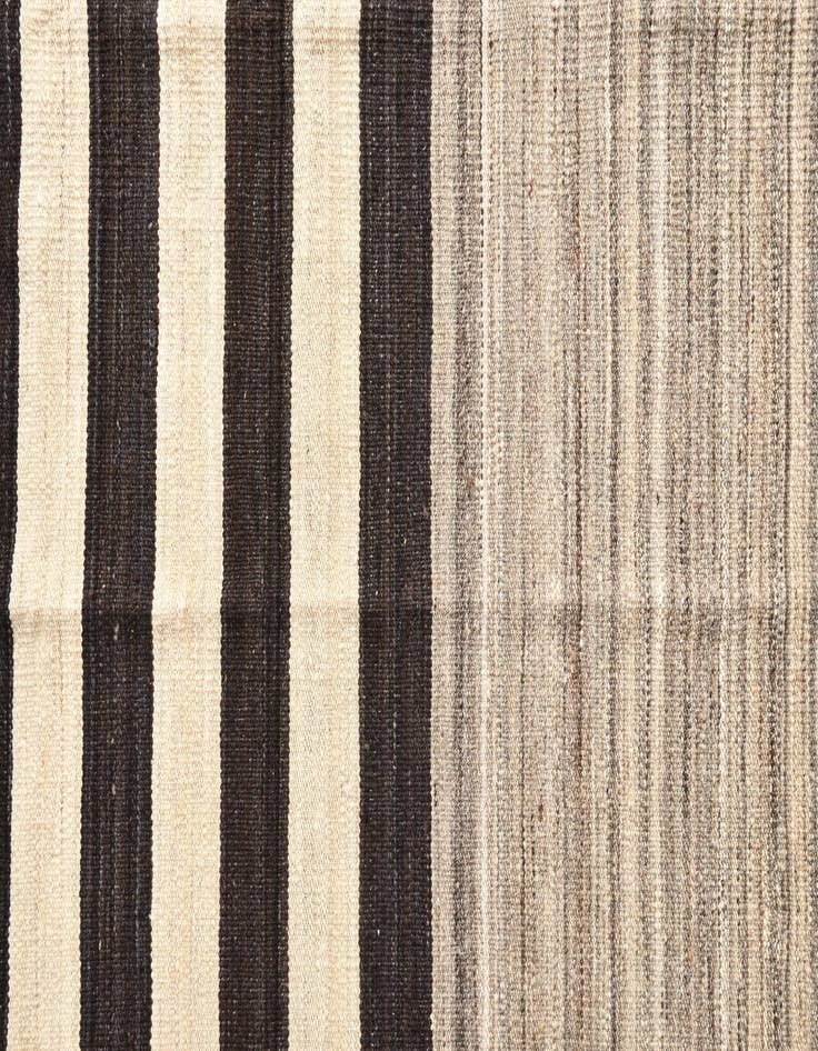 Detail image of 4' 2 x 5' 10  Hand Woven Kilim Modern Wool Rug