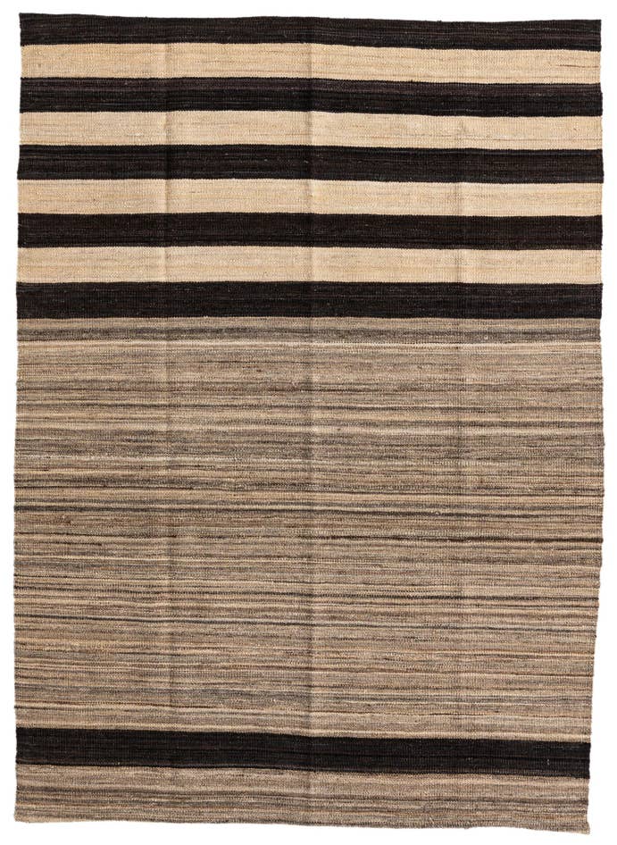 Detail image of 4' 2 x 5' 10 Hand Woven Kilim Modern Wool Rug
