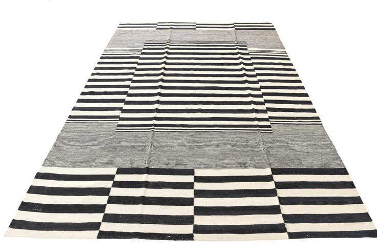 Detail image of 7' x 10' Hand Woven Kilim Modern Wool Rug