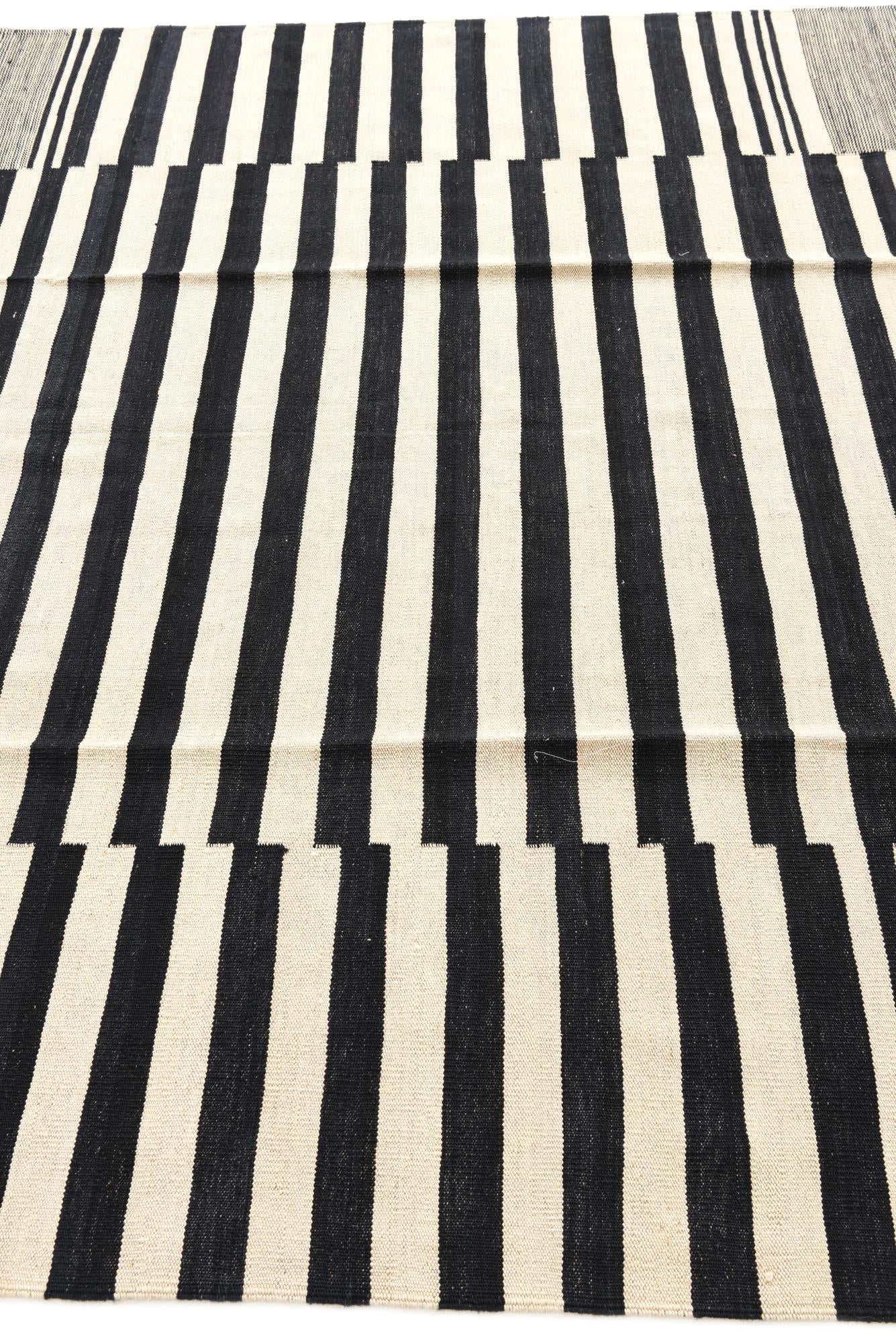 7' x 10' Hand Woven Kilim Modern Wool Rug