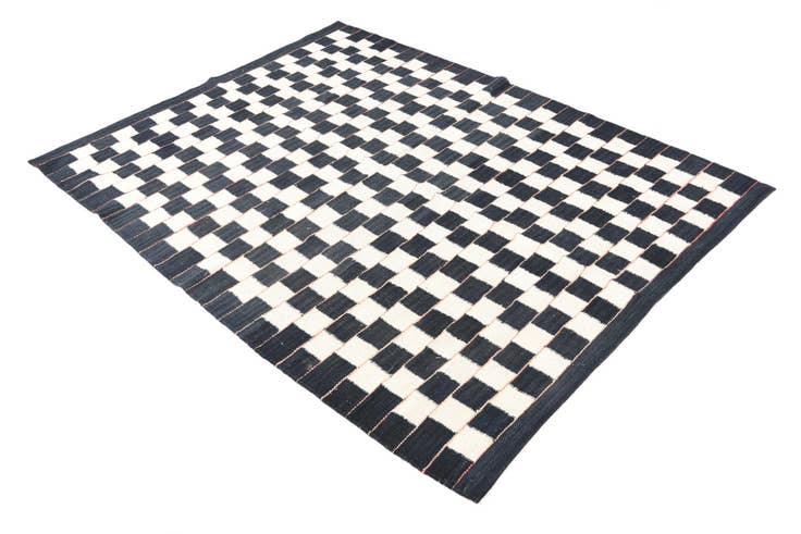 Detail image of 4' 5 x 5' 10 Hand Woven Kilim Modern Wool Rug