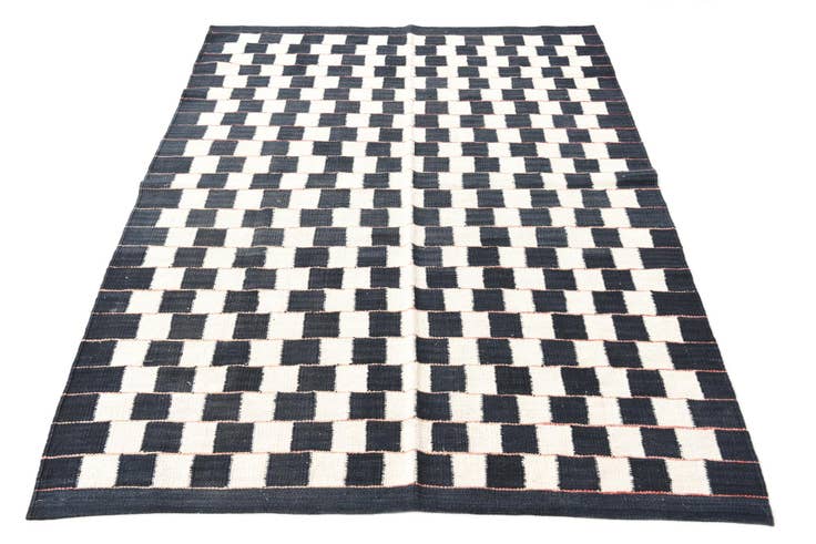 Detail image of 4' 5 x 5' 10 Hand Woven Kilim Modern Wool Rug