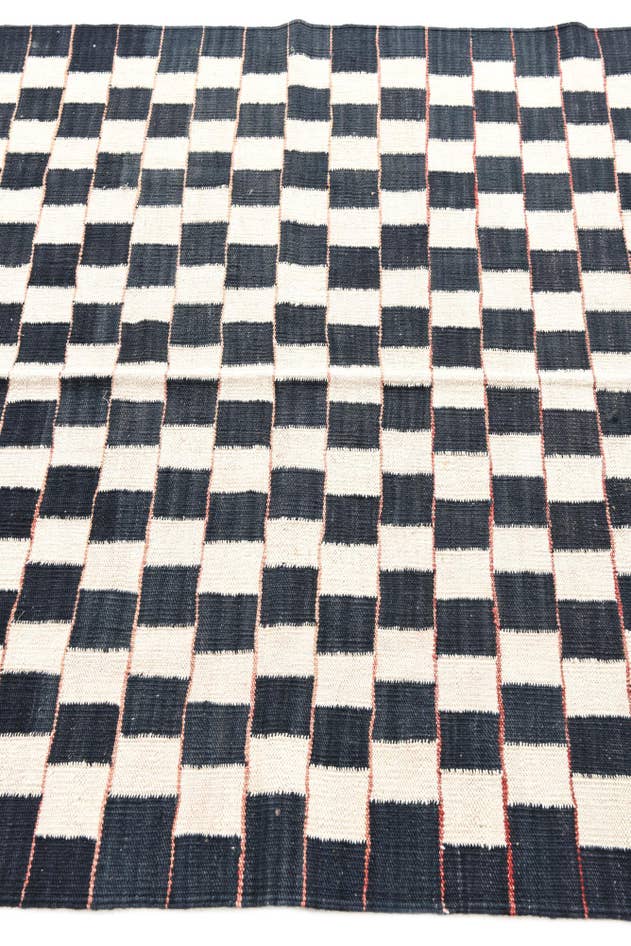 Detail image of 4' 5 x 5' 10 Hand Woven Kilim Modern Wool Rug