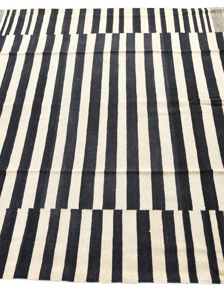 Detail image of 5' 8 x 7' 9  Hand Woven Kilim Modern Wool Rug