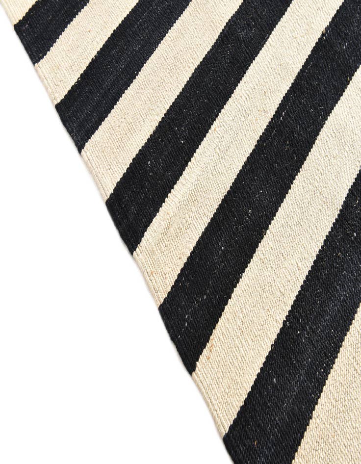 Detail image of 6' 8 x 9' 10  Hand Woven Kilim Modern Wool Rug
