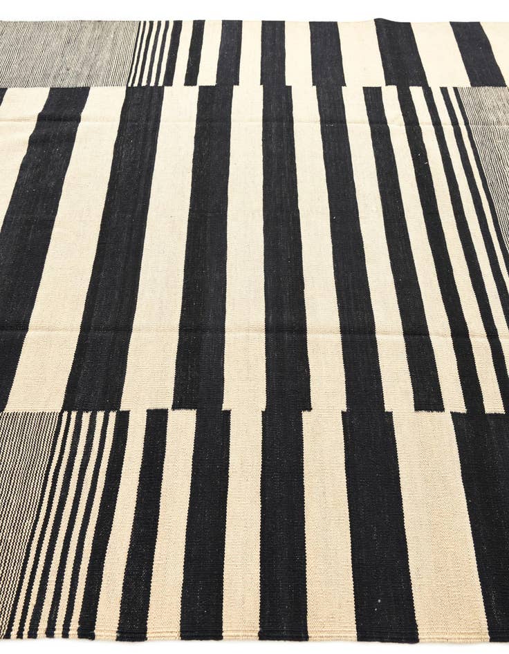 Detail image of 7' x 9' 9  Hand Woven Kilim Modern Wool Rug