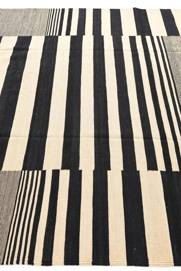 Detail image of 7' x 9' 9 Hand Woven Kilim Modern Wool Rug