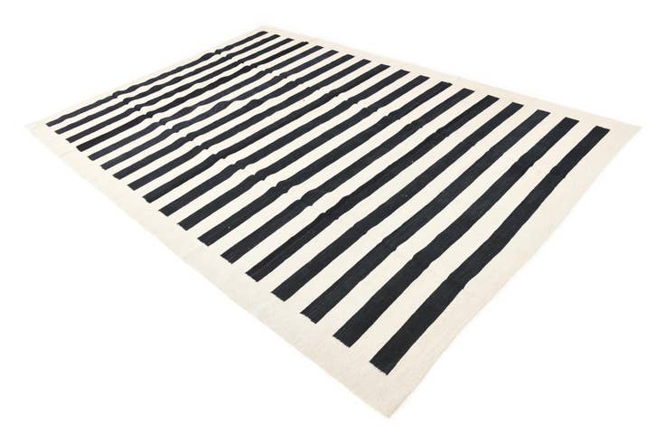 Detail image of 6' 7 x 9' 7 Hand Woven Kilim Modern Wool Rug