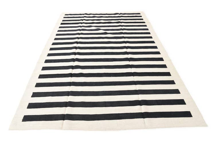 Detail image of 6' 7 x 9' 7 Hand Woven Kilim Modern Wool Rug